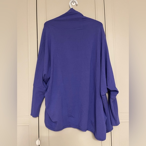 Lululemon To & Flow Wrap in Heathered Mod Iris Flower - Picture 8 of 15